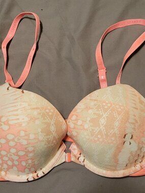 Victoria's Secret Front-Close Push-Up Bra